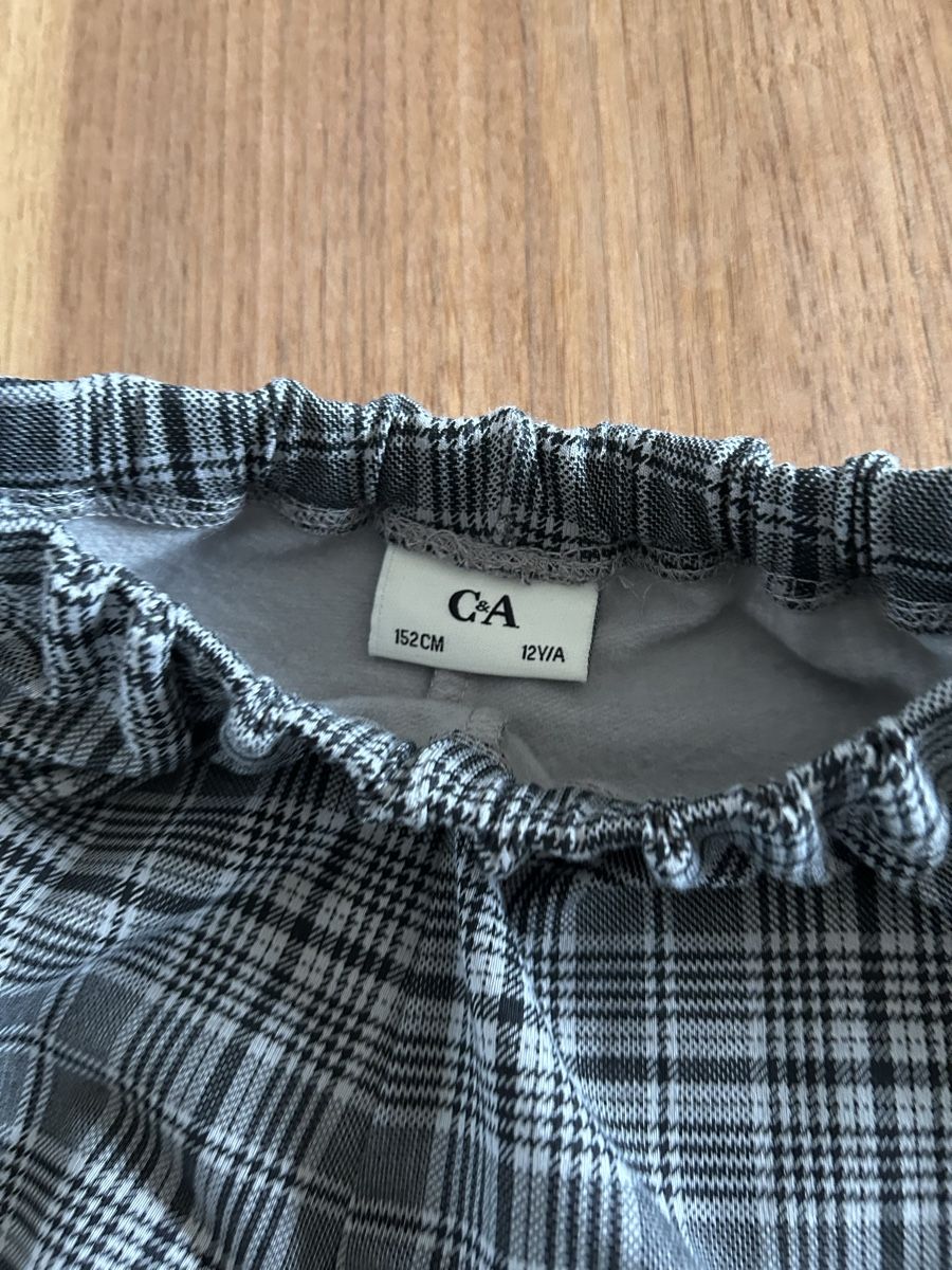 Strumpfhosen & Leggings: Ausgestellte Leggings C&A Gr. 152, karriert, grau – Neu (gemäss Beschreibung) aus Büron von anneetoli 1