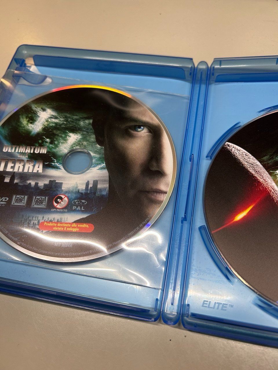 Tutti i DVDs: "Ultimatum alla Terra" Blu-Ray – Usato da Giubiasco venduto da LorisVale 2