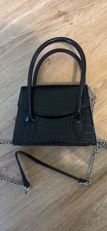 Mini Handtasche schwarz Kroko Optik mit Kettträger neu