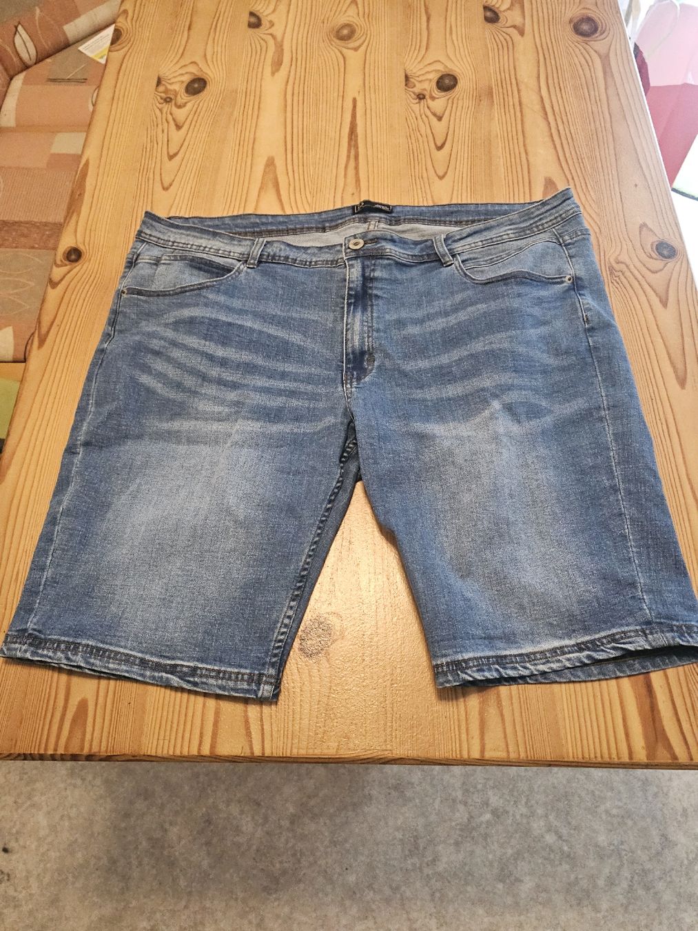 Jeans: John Devin kurze Jeans – Usato da Siselen BE venduto da Janik_98