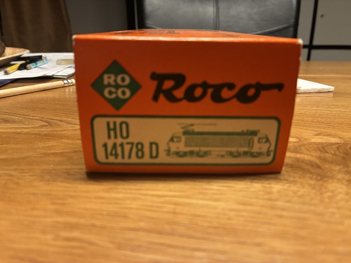 Roco Modellini di ferrovie: ROCO Re 4/4 prototyp SBB – Difettoso da Steffisburg venduto da susello 1