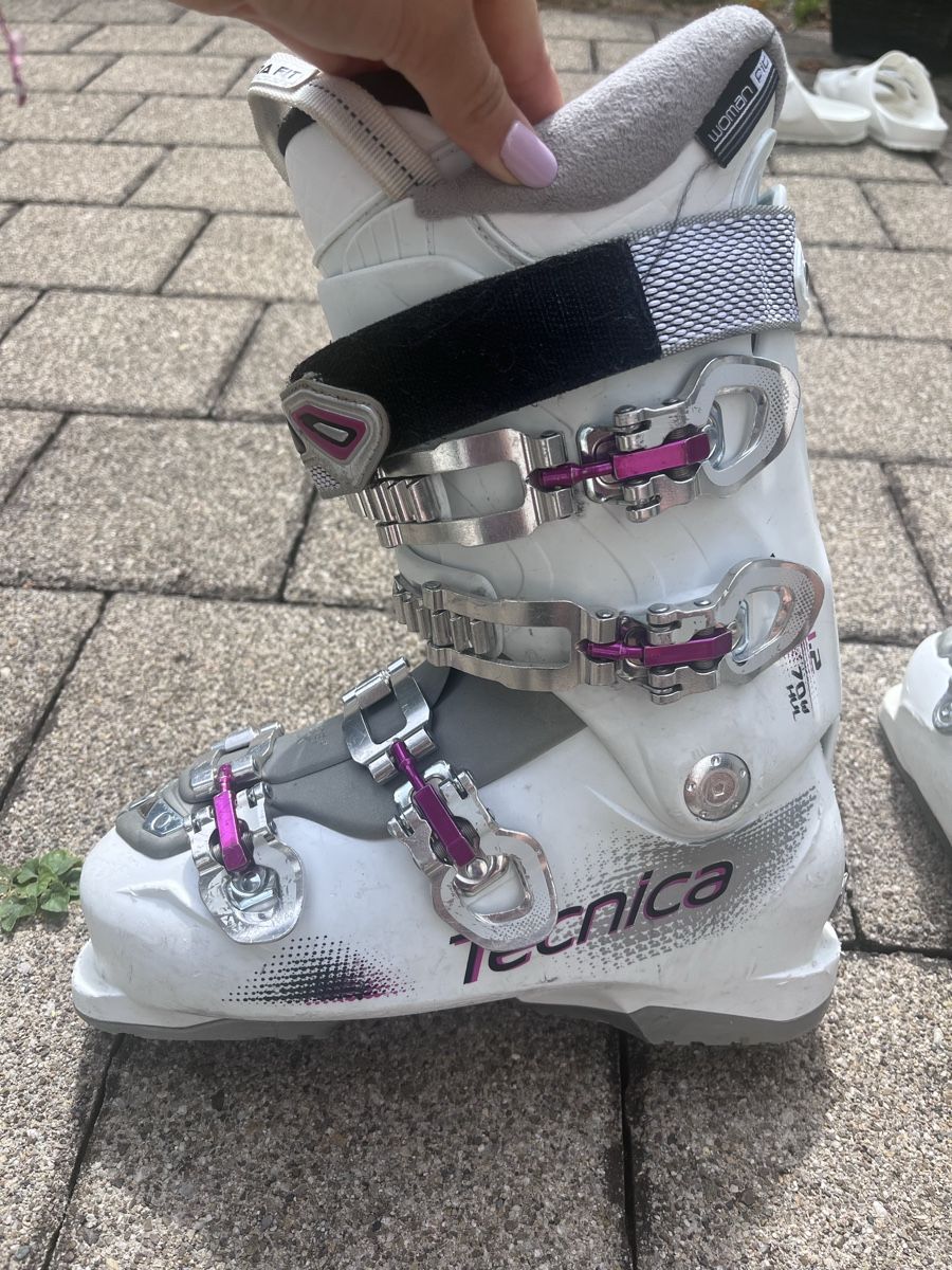 Tecnica Chaussures femmes: Skischuhe Tecnica – D'occasion à Henggart par aleessiaa.ju 2