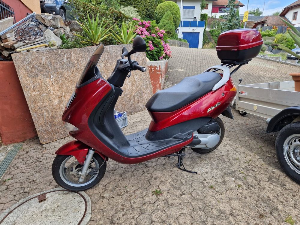 Wunderschne Peugeot Elyseo 125 Fotos