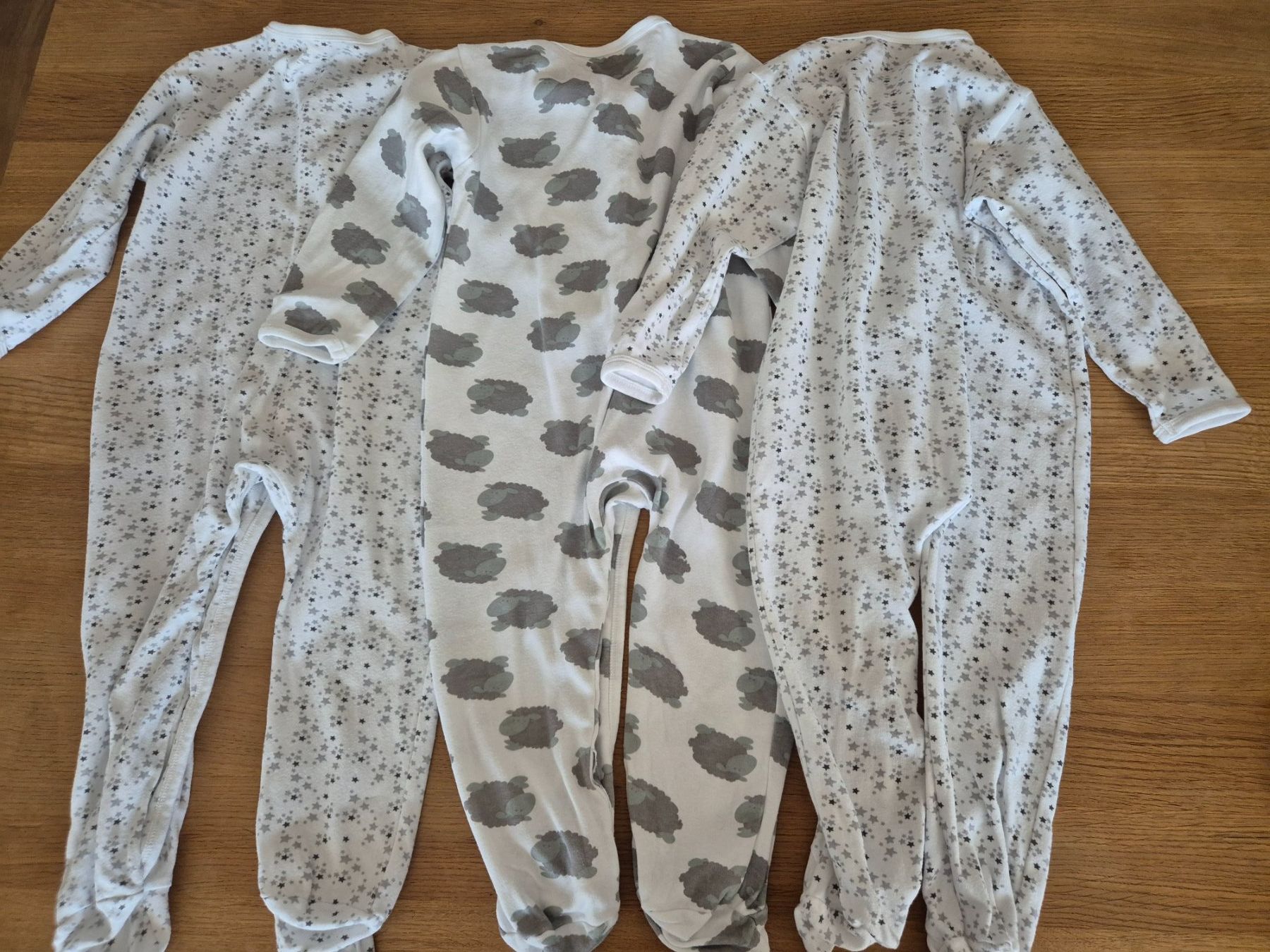 Pyjamas: 3 Pyjamas UNISEX bouton pression T. 92 100% coton – Gebraucht aus Satigny von Helene2014 2
