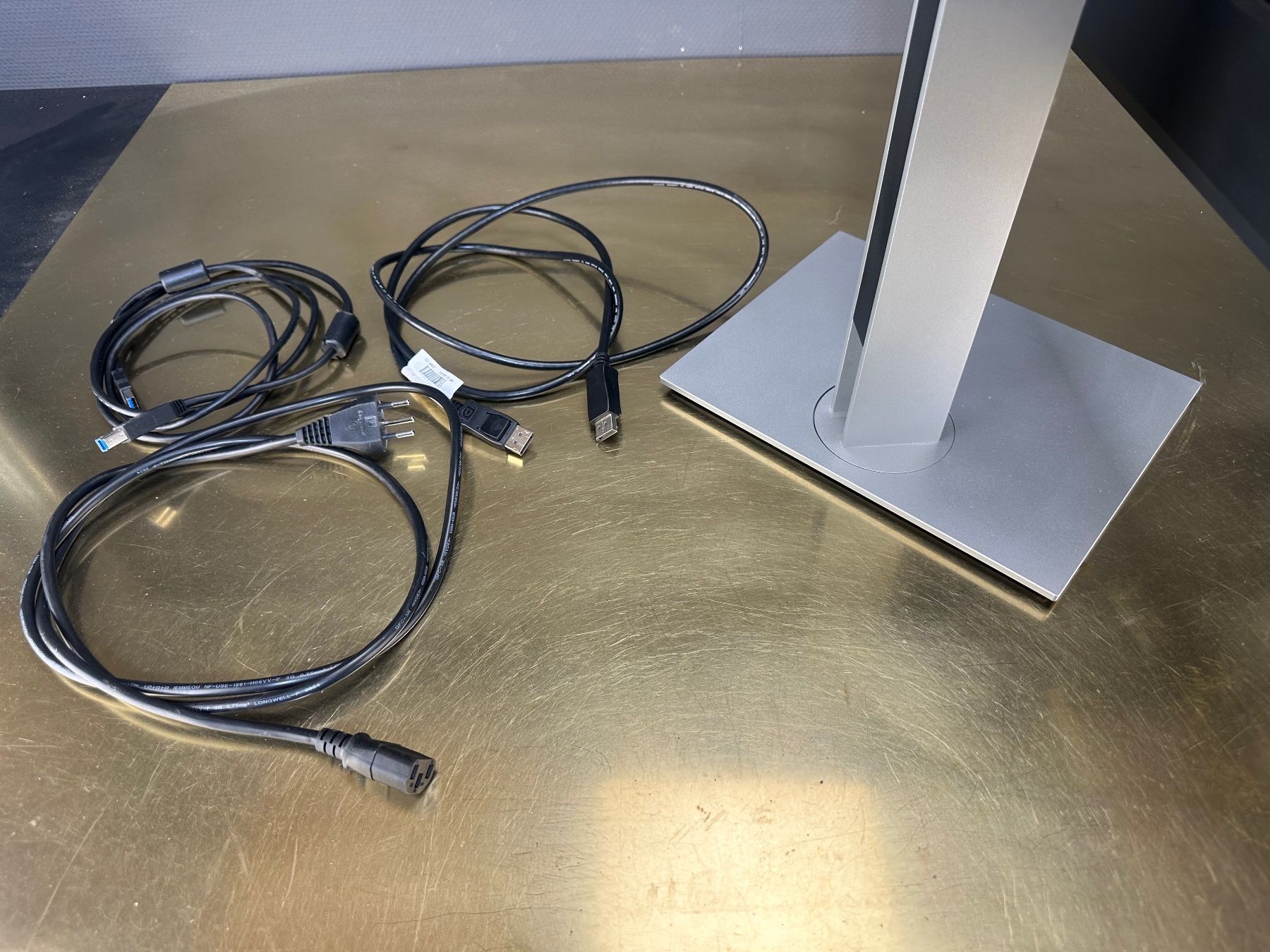 Hewlett Packard Monitor: Bildschirm, HP E24i G4 #2 – Usato da Laufenburg venduto da Sirluger 6