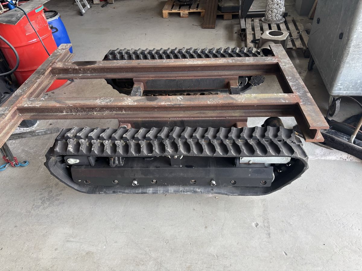 Tutte le macchine: Raupenfahrwerk Bagger Dumper Mulcher Traktor  – Nuovo (secondo la descrizione) da Inwil venduto da Titanium22