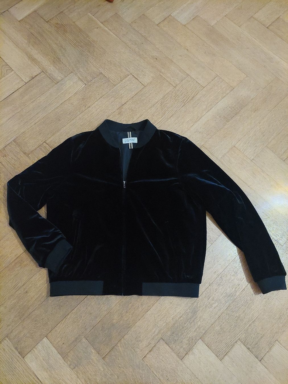 Esprit Pulls & Sweat-shirts: Samt Baseballjacke Esprit – Neuf (Voir description) à Basel par sar_xyg5