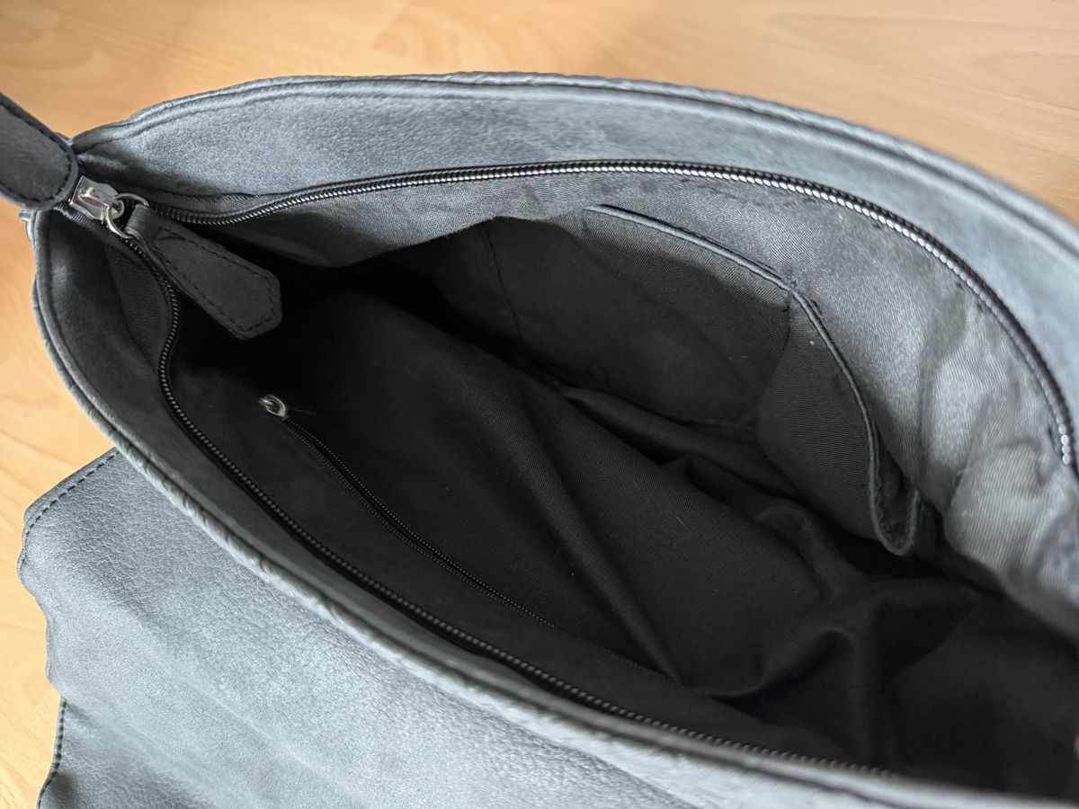 Borse da donna: Graue Umhängetasche im Schlangenleder-Look – Usato da Au ZH venduto da FMRF 4