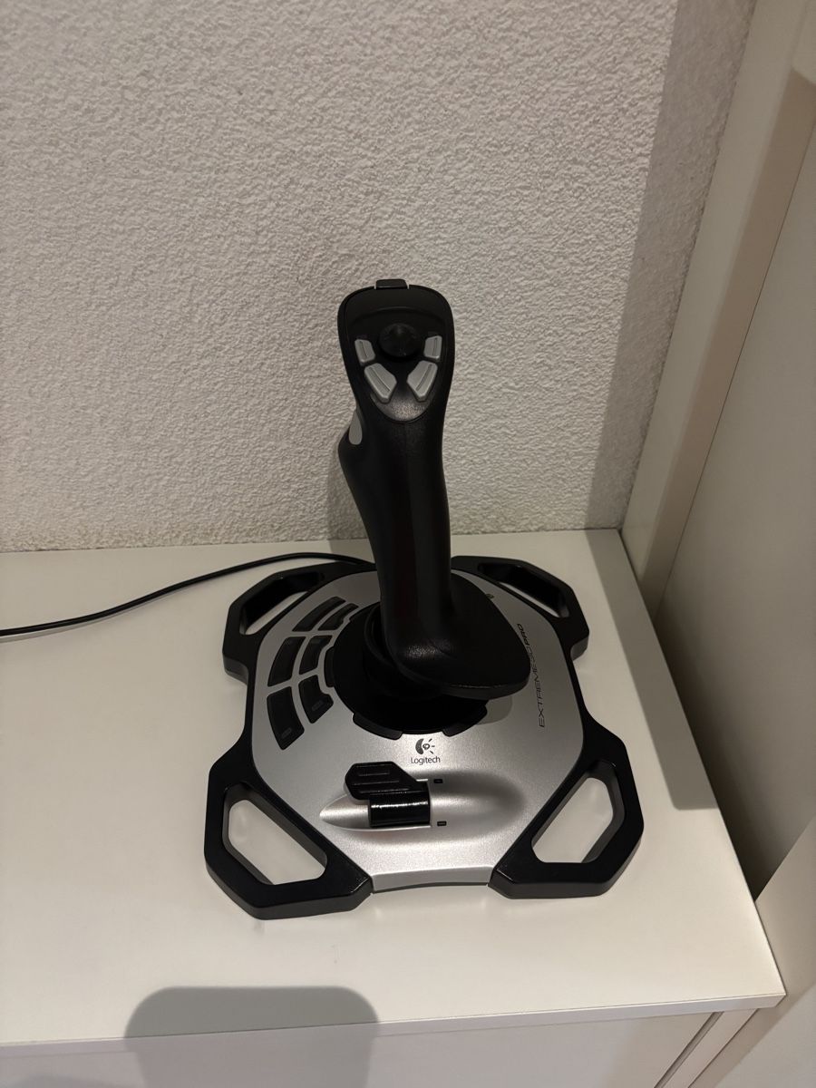 Saitek Manettes: Logitech Joystick  – D'occasion à Fällanden par mac_cx8n