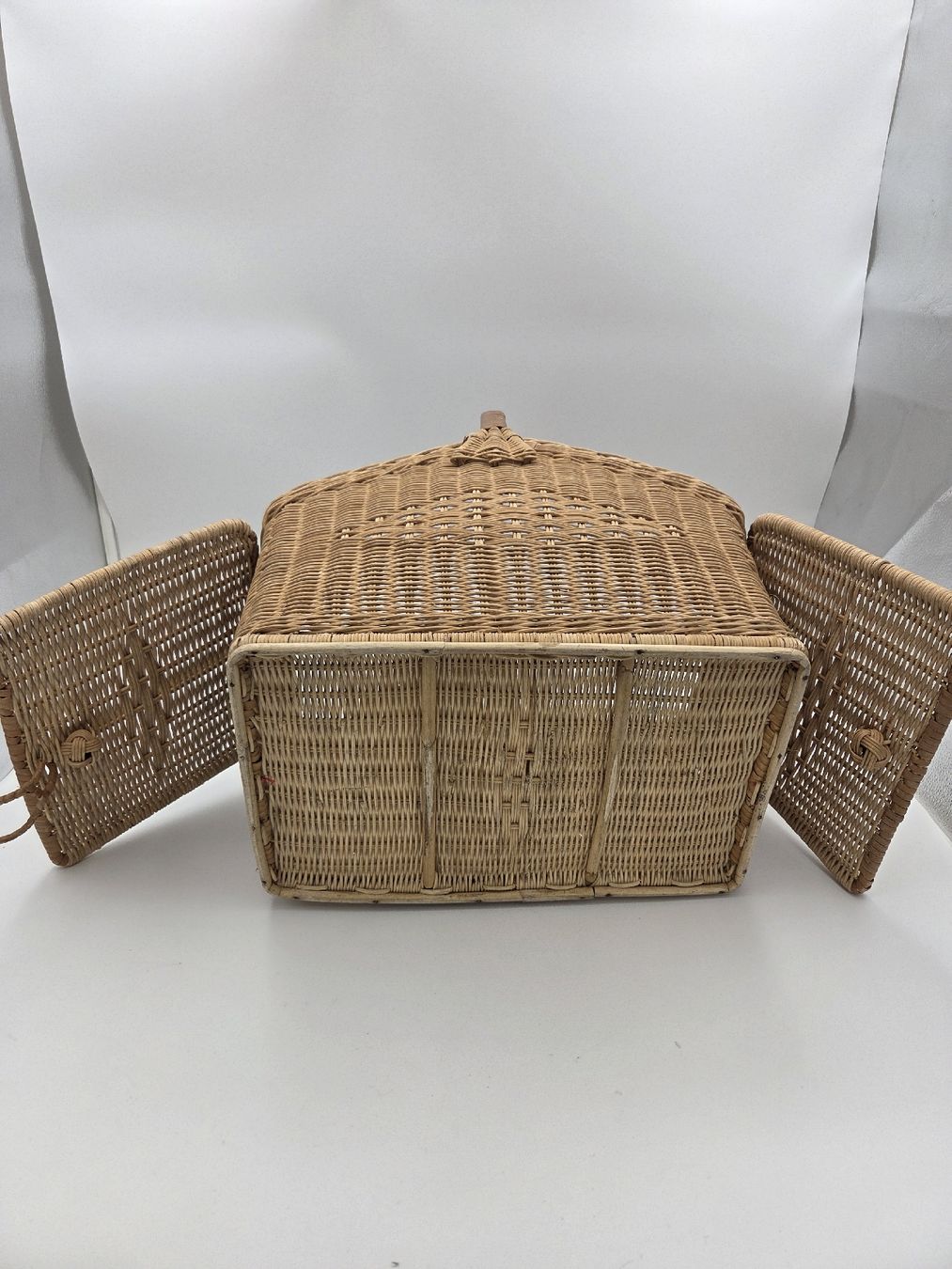 Sonstige Antiquitäten & Kunst: Picknickkorb aus Weidengeflecht mit zwei Klappdeckeln – Gebraucht aus Adligenwil von Die-Fundgrueb 3