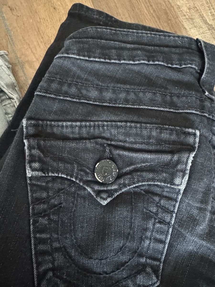 True Religion Jeans: True Religion Jeans 4 Stück Grösse 24 – Usato da Wünnewil venduto da Grinch... 4