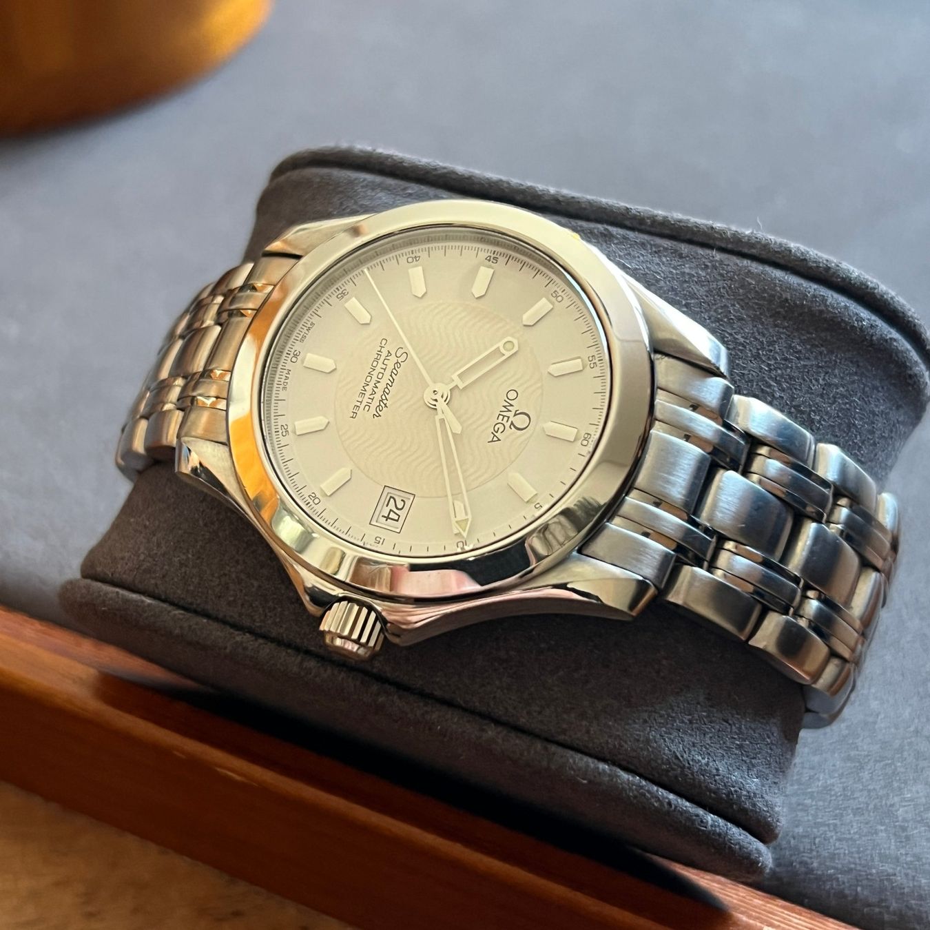 Omega Uhren: Omega Seamaster Automatic Date 2501.21 – Gebraucht aus Carouge GE von Watchaser 6