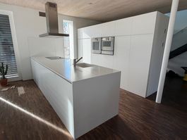 Küche aus Hi-Macs mit Wesco & Gaggenau Geräten