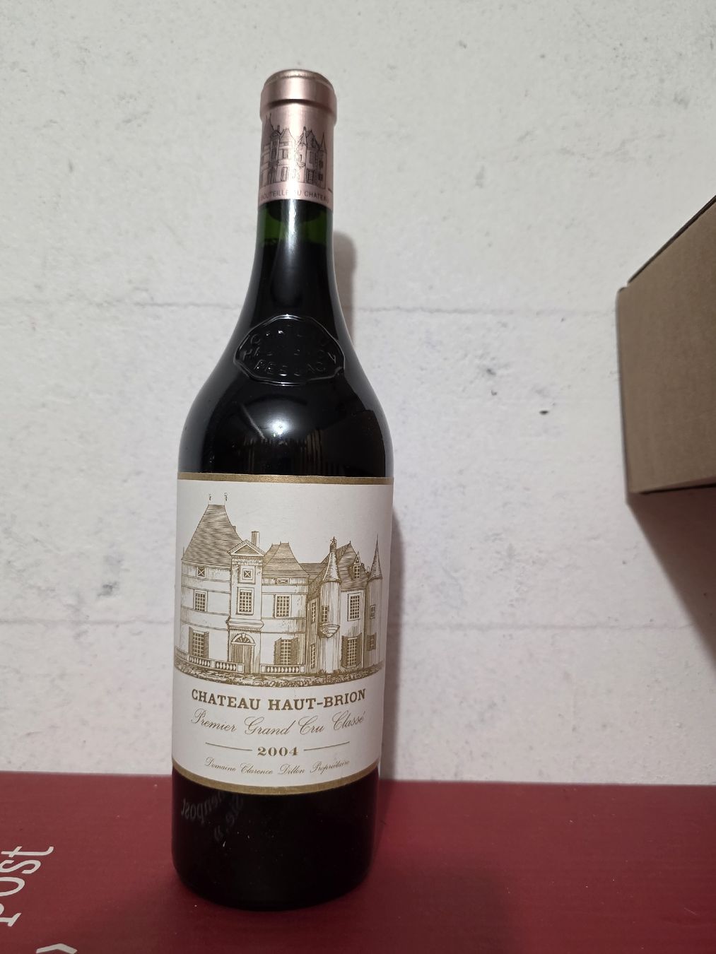 Haut-Brion Vino: Chateau Haut-Brion, 2004. 93/100 WA – Nuovo e nell'imballaggio originale da Zürich venduto da Best_World_Wines