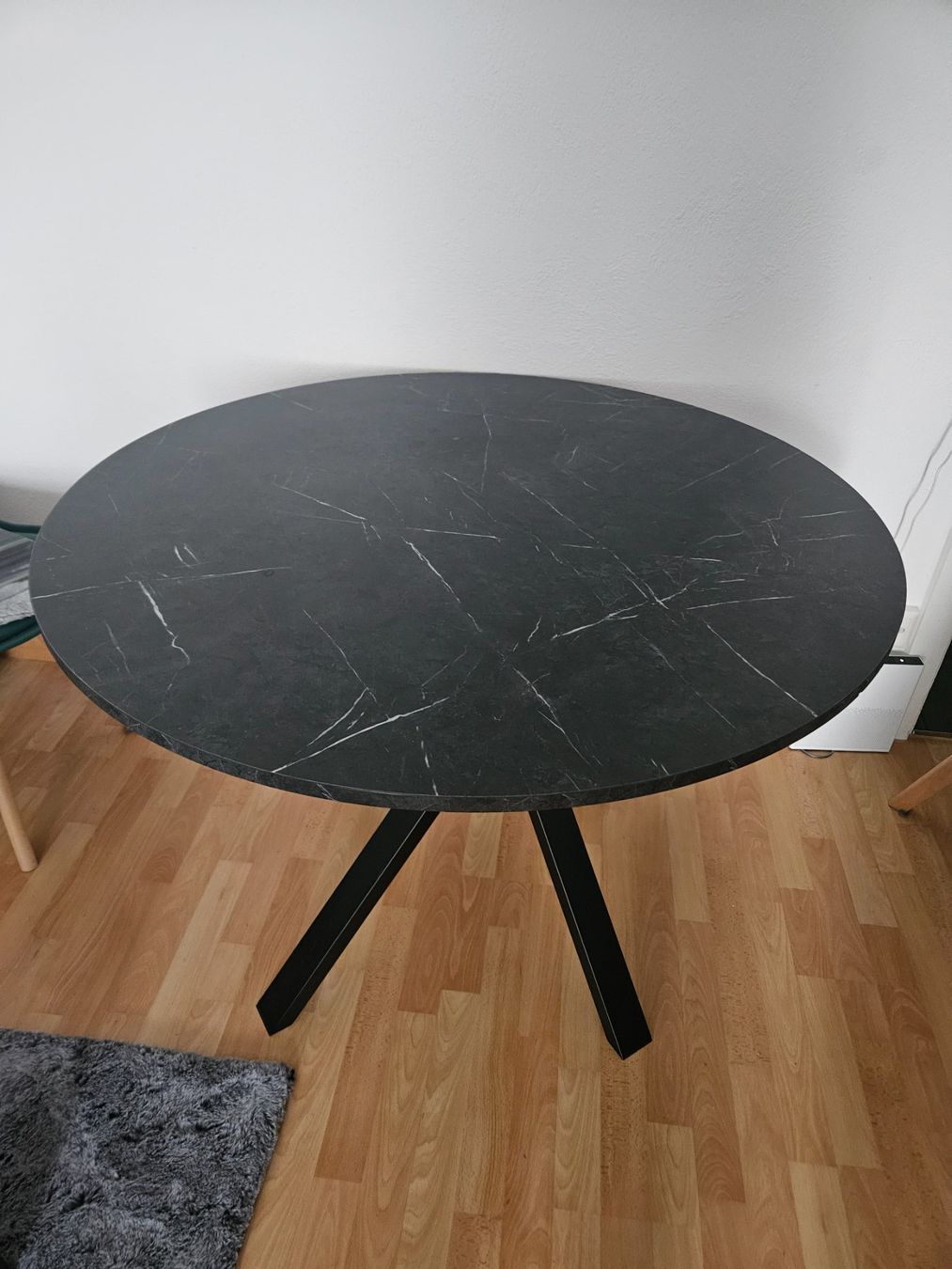 Set de table et chaises: Esstisch + 4x Stuhl – D'occasion à Bäretswil par agab