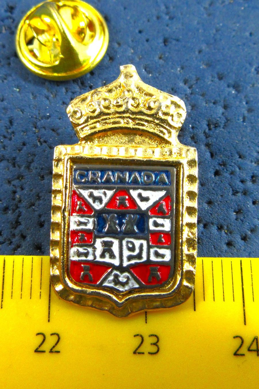 Placchette & Badge: GRANADA SPANIEN WAPPEN PIN GOLDIG – Usato da Ettingen venduto da Hausi4711