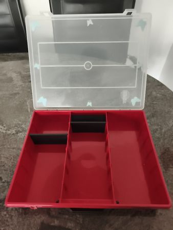 Rote Aufbewahrungsbox mit Fächern-Praktisch für Bastelzubehö