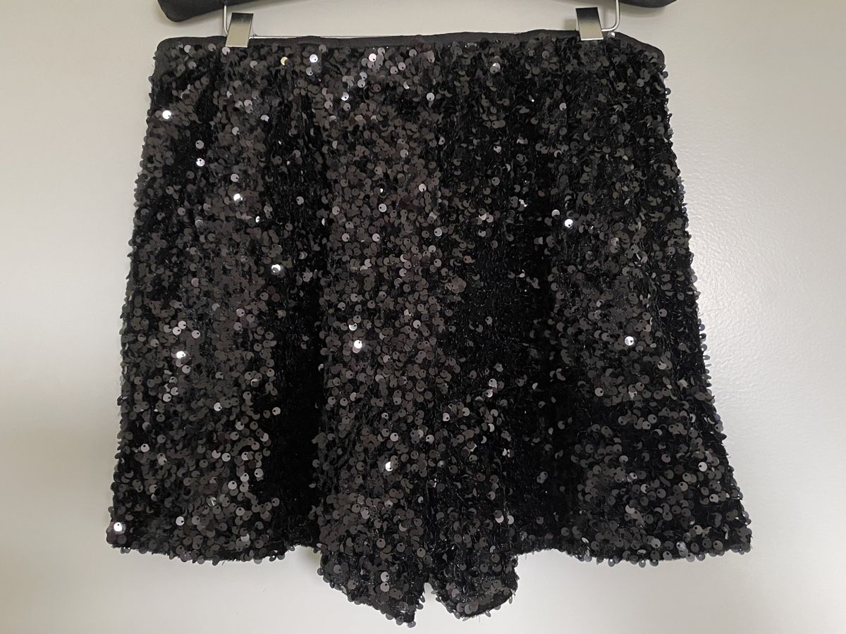 Mango Pantaloni: Short à sequins noir Mango - taille L ✨ NEW – Nuovo e nell'imballaggio originale da Vuadens venduto da Nina11 1