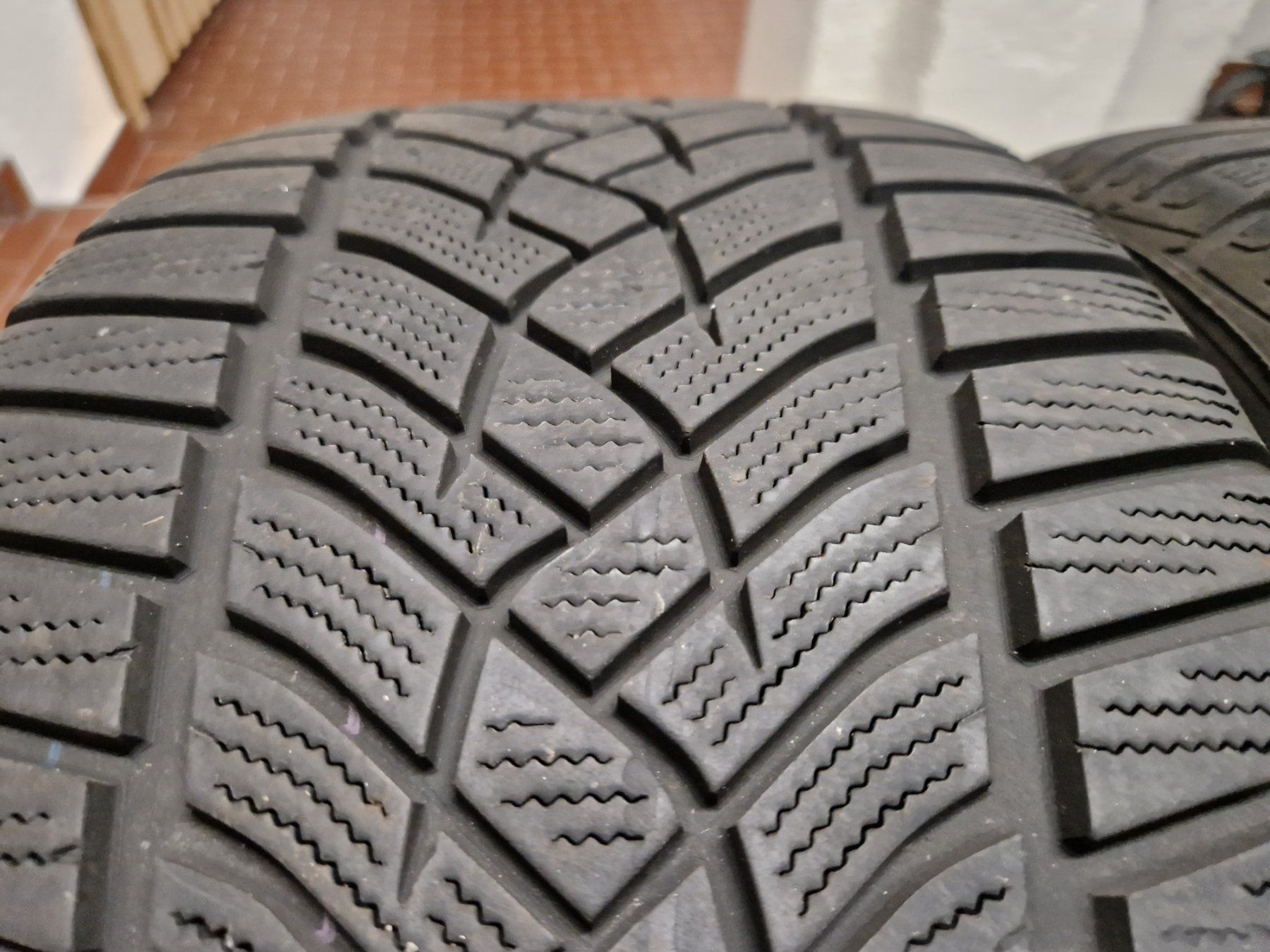 Goodyear Pneumatici & Ruote complete: 245 40 19 GOOD YEAR WINTERREIFEN – Usato da Zürich venduto da BMWE39M 3