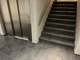 Feinsteinzeug Bodenfliesen anthrazit 1.49m², R10 B ⑤ №262