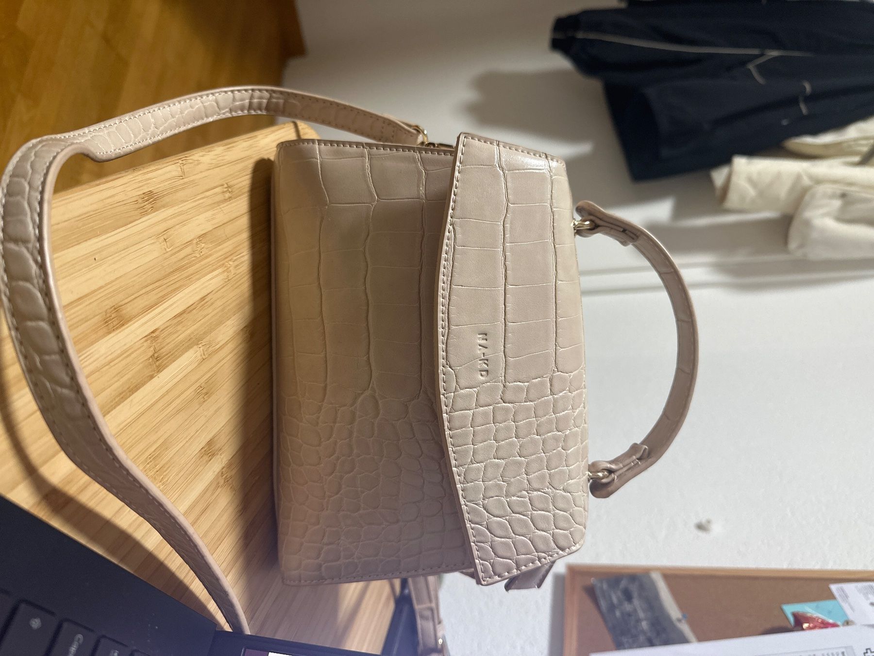 Na-kd Borse da donna: Creme Umhängetasche (NA-KD) – Usato da Ittigen venduto da kat_l7tm