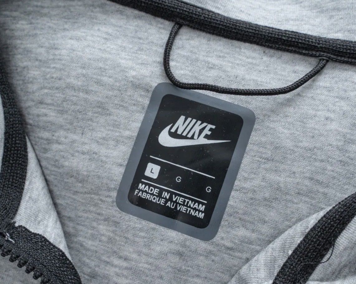 Nike Kleiderpakete: Ensemble Nike Tech Fleece gris taille L neuf – Neu (gemäss Beschreibung) aus Meyrin von ubz_72xl 1