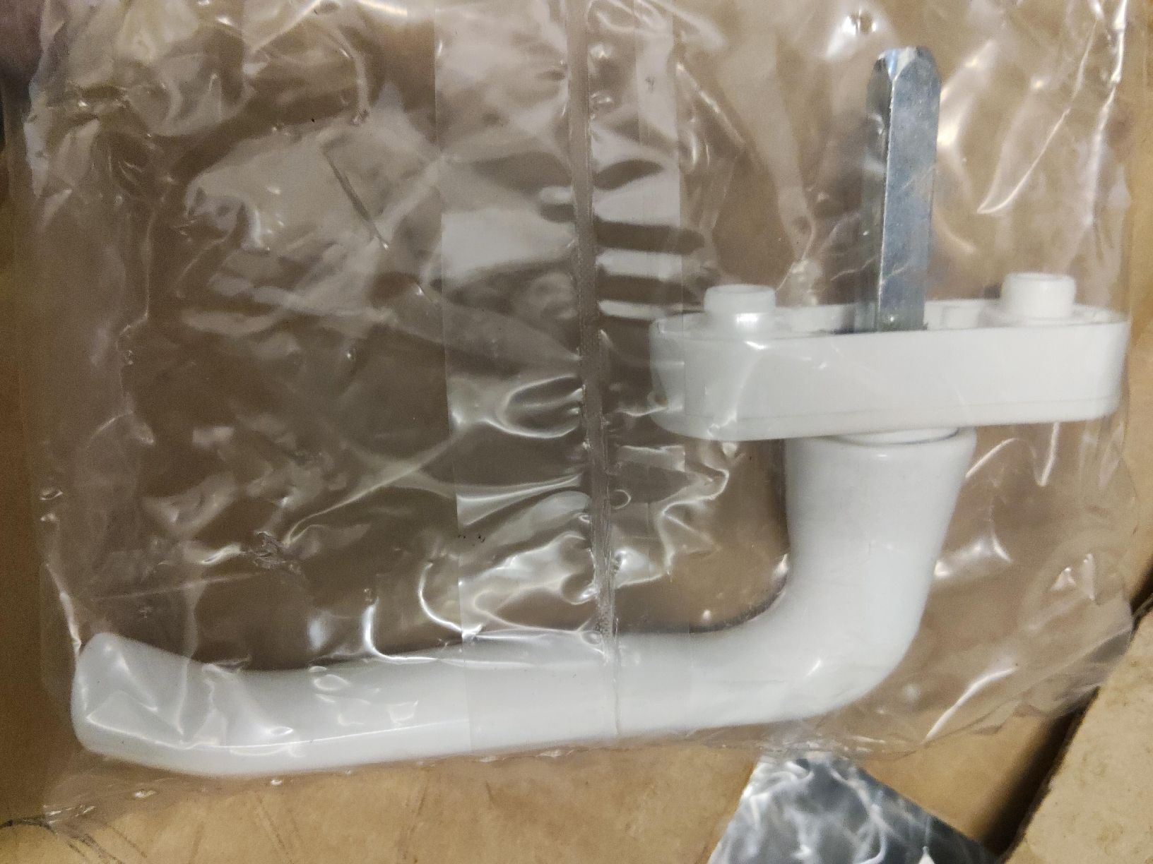 Eisenwaren: Fenstergriff – Neu und originalverpackt aus Dintikon von Ico3