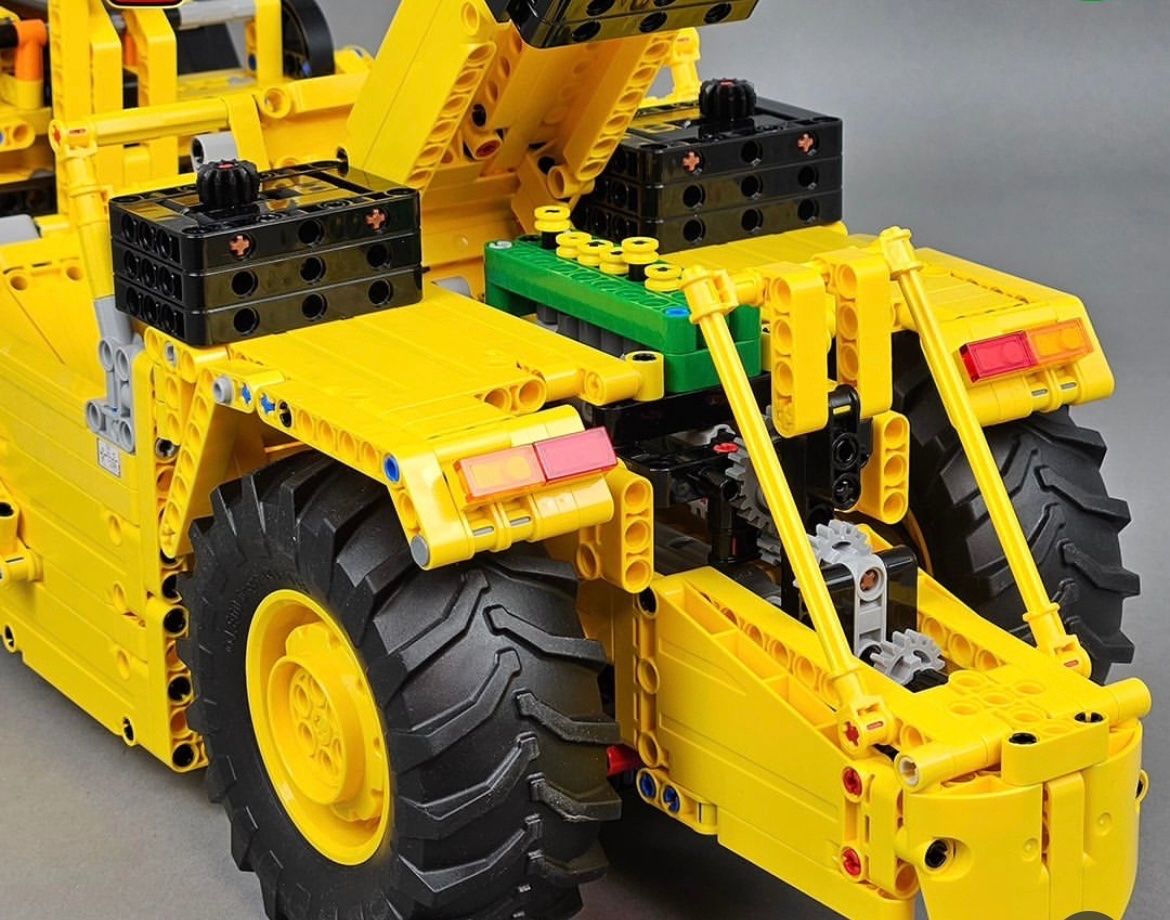Lego Kit di costruzioni: Lego technik CAT Scraper – Usato da Airolo venduto da Bagaion99 5
