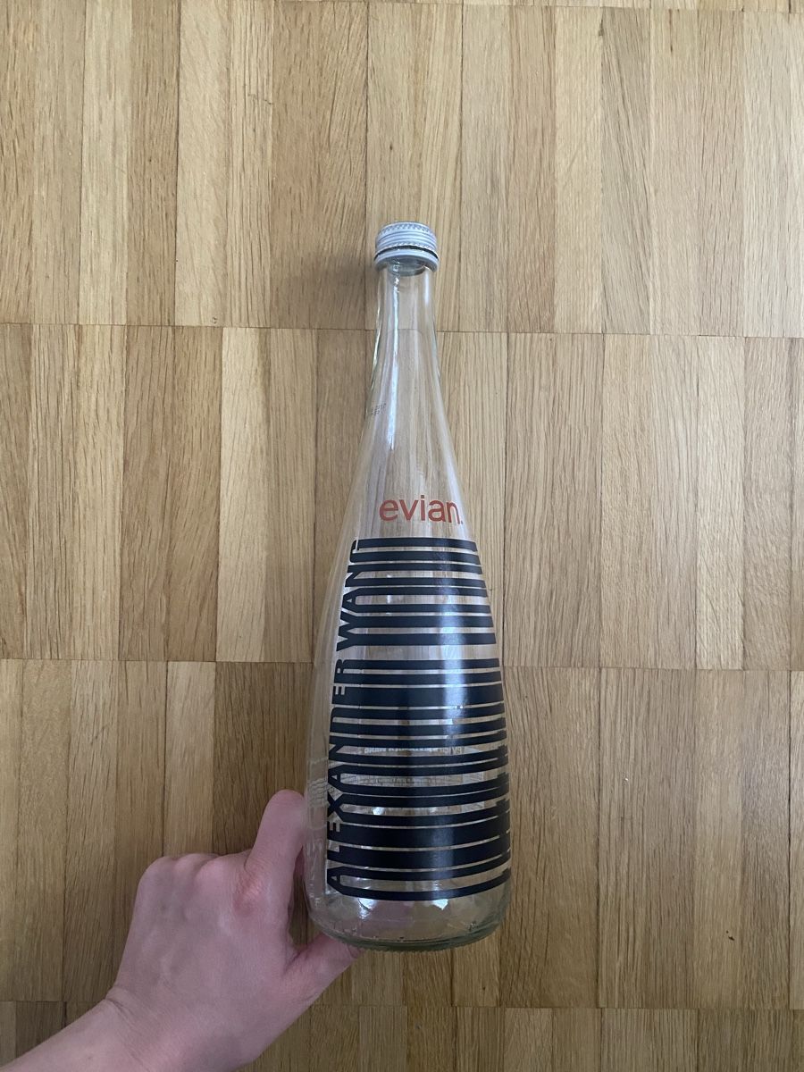 Borracce & Thermos: Evian Glasflasche Limited Edition Alexander Wang – Usato da Luzern venduto da champagnelaury