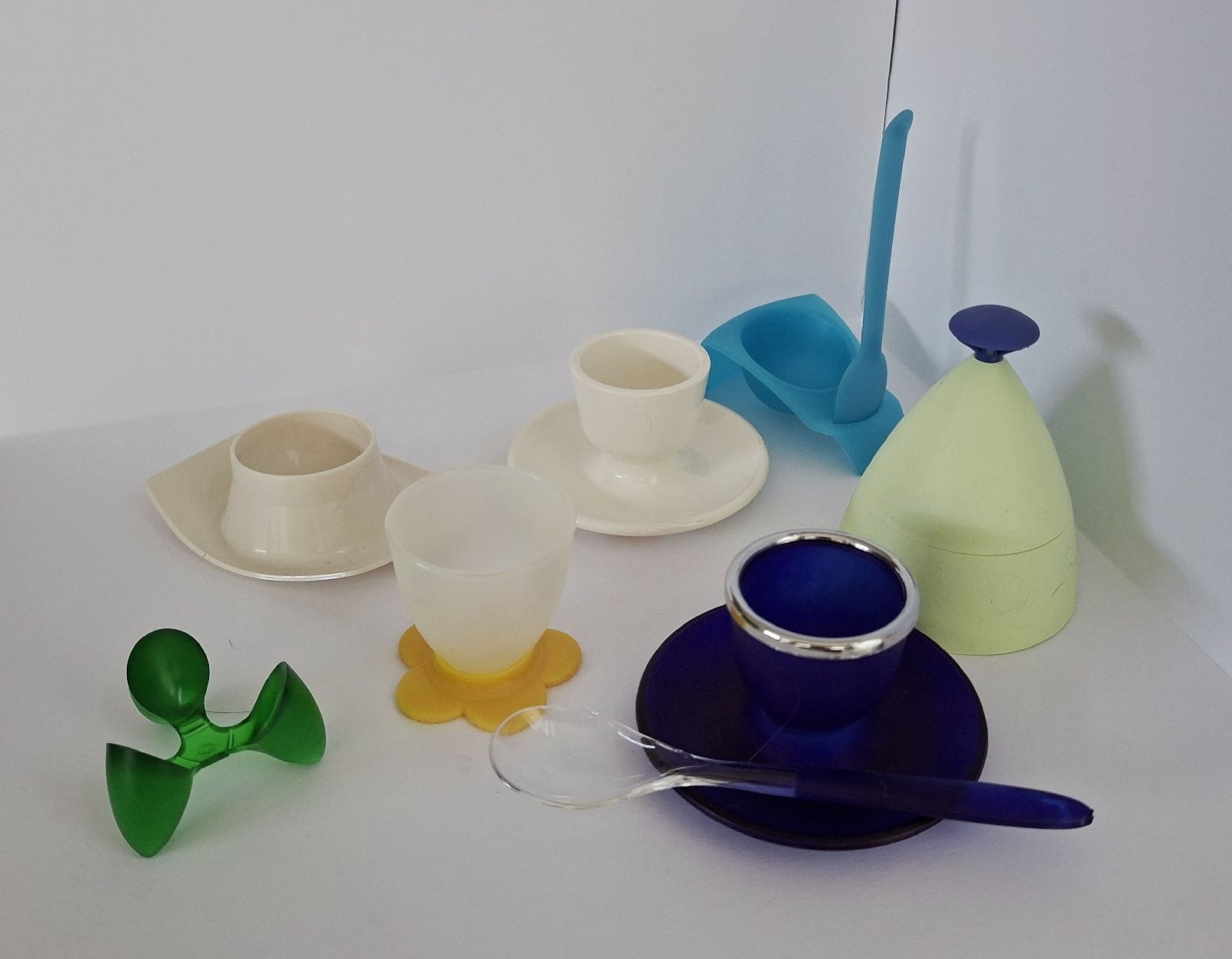 Altre Stoviglie: 7 Eierbecher aus Kunststoff  – Usato da Dietikon venduto da Magi2 1