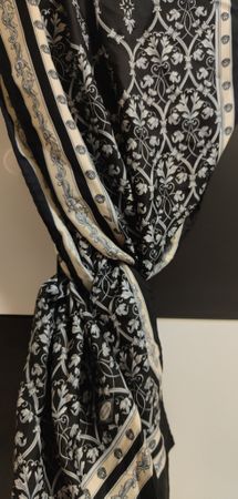 Foulard,écharpe Versace 100% soie