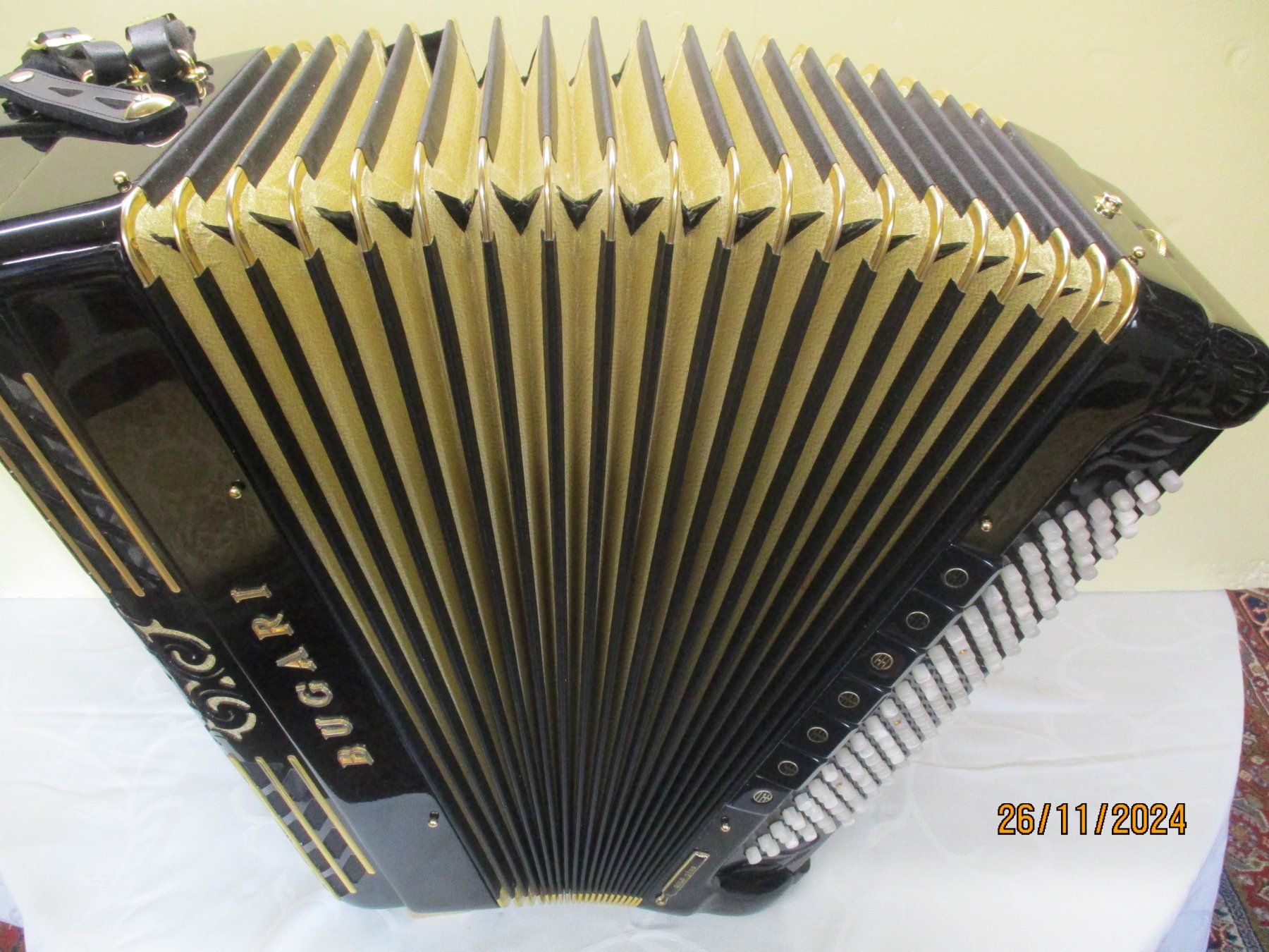 Strumenti musicali: Akkordeon Bugari Gold plus Modell 508 – Usato da Jegenstorf venduto da Oktavio 4