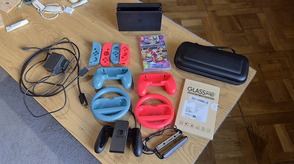 Nintendo Console: Nintendo Switch OLED - super Zustand – Usato da Solothurn venduto da Dobo 1