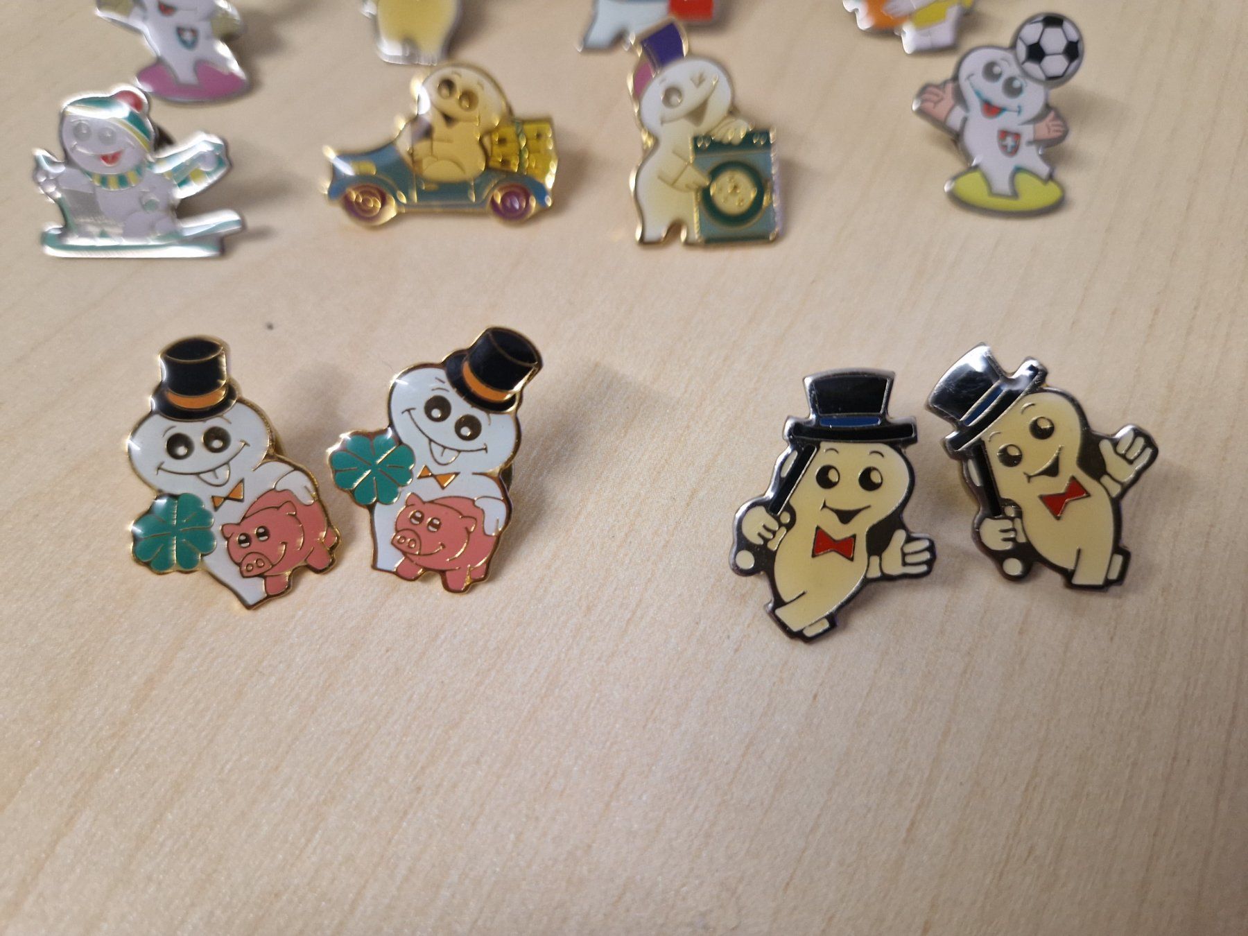 Plaketten & Abzeichen: 20 pins – Gebraucht aus Mezzovico von maemy 3