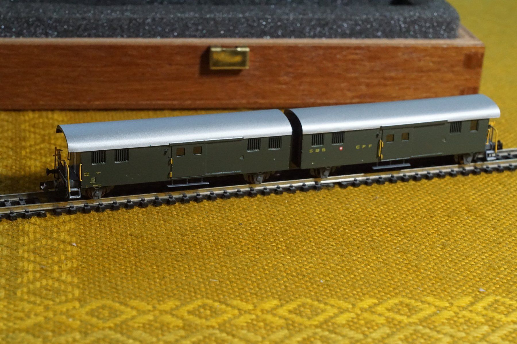 Modellini di ferrovie: SBB D²D² Doppel-Gepäckwagen Spur N – Usato da Gränichen venduto da iknow 4