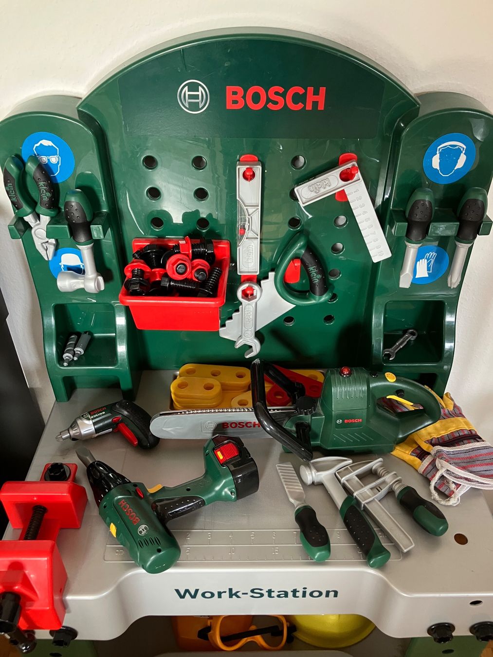 Giocattoli: Workstation Bosch Theo Klein mit Akkuschrauber – Usato da Zürich venduto da juliearlt 1