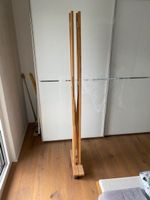 Klappbarer Kleiderständer aus Zedernholz