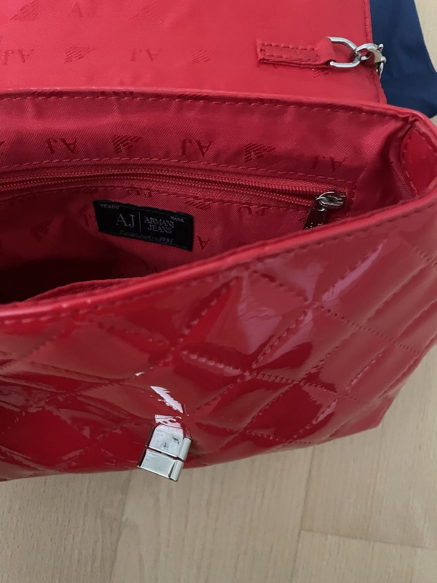 Armani Borse da donna: Armani Jeans Tasche, rot, neuwertig mit Staubbeutel. – Usato da Bonstetten venduto da Aleksa75 4