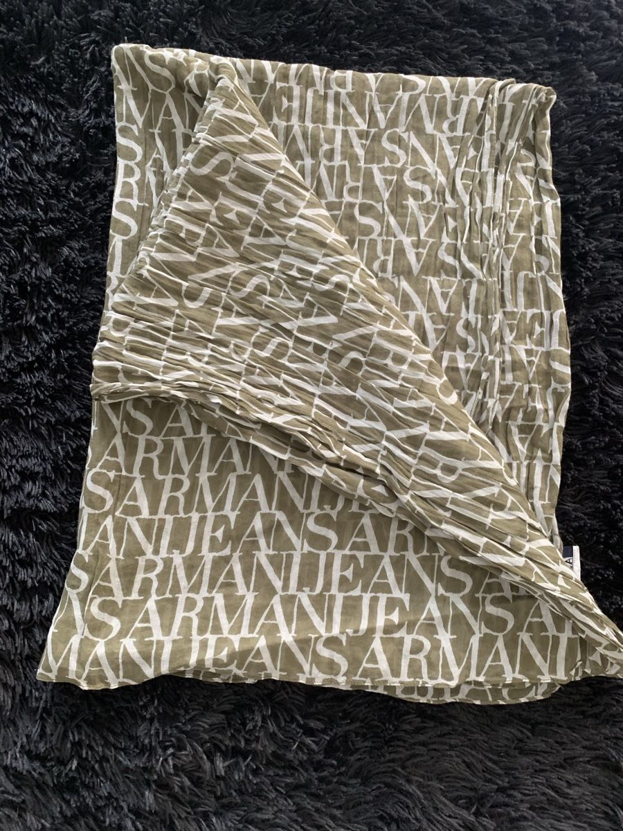 Armani Foulard & Sciarpe: Armani Schal  – Usato da Bergdietikon venduto da zor_856j 1