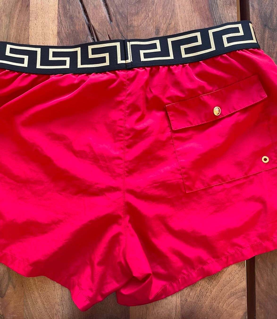 Versace Pantaloni: Versace Badehose rot Grösse 5 / M – Usato da Zürich venduto da AryaLia 2