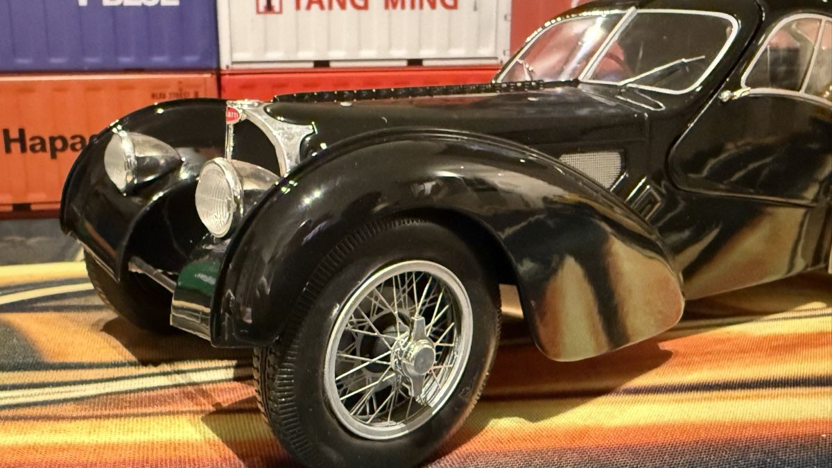 Bugatti Voitures modèles: Bugatti Type 57SC Atlantic M 1:18  – D'occasion à Basel par Zomeg 2