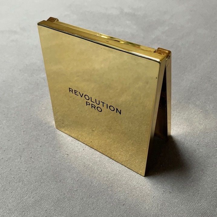 Make-up: REVOLUTION PRO TRUE LOVE FACE PALETTE – Usato da Grabs venduto da apr9k 2