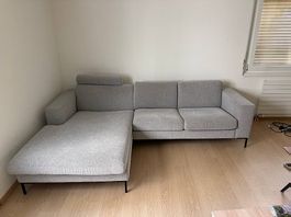 Graues L-Sofa mit Nackenstütze zu verkaufen