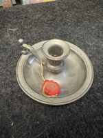 Rustikaler Zinn-Kerzenständer mit Siegel - Vintage Deko