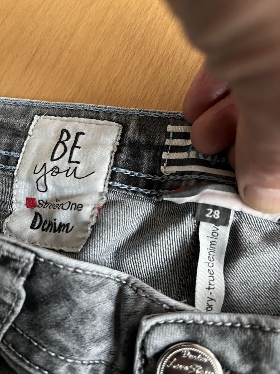 Jeans: Damen Jeans – Usato da Kirchberg SG venduto da MB409_4x4 1