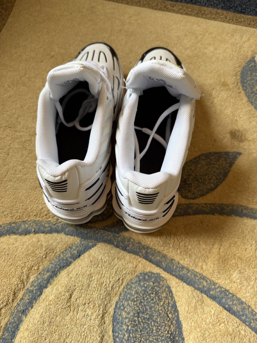 Herrenschuhe: Nike Air Max Plus TN - Blanc immaculé - Taille 40 – Neu und originalverpackt aus Fribourg von far_p8f5 2