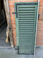 Alter Fensterladen zu verkaufen.