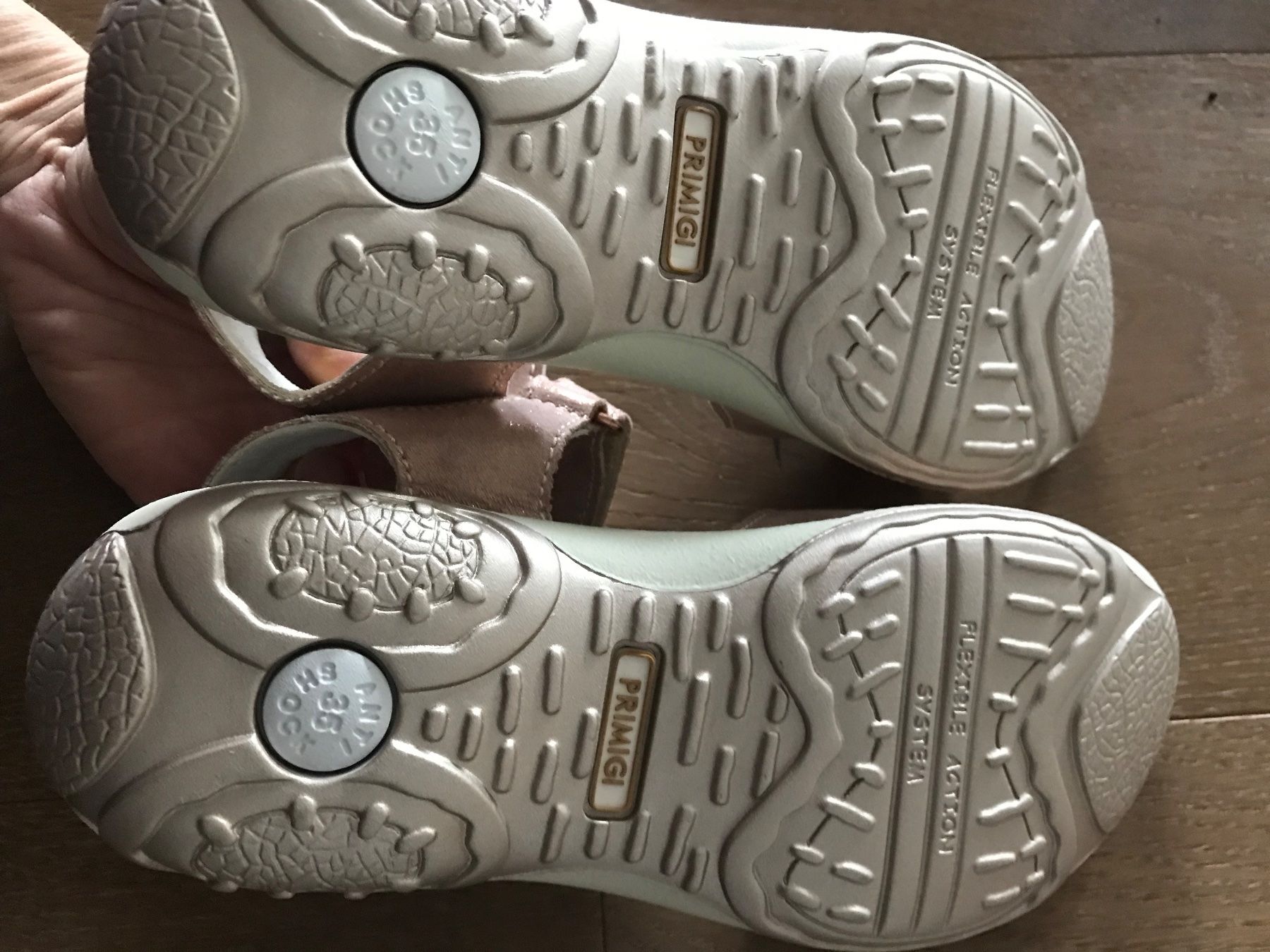 Primigi Schuhe für Mädchen: Leder Sandale Primigi Gr. 35 NEU – Neu (gemäss Beschreibung) aus Affoltern am Albis von variablend 2