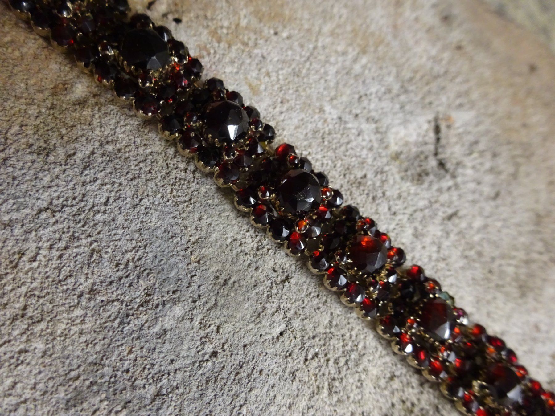 Bracciali & Braccialetti: Art Déco Granat Armband – Usato da Esslingen venduto da FetteSchnecke 8