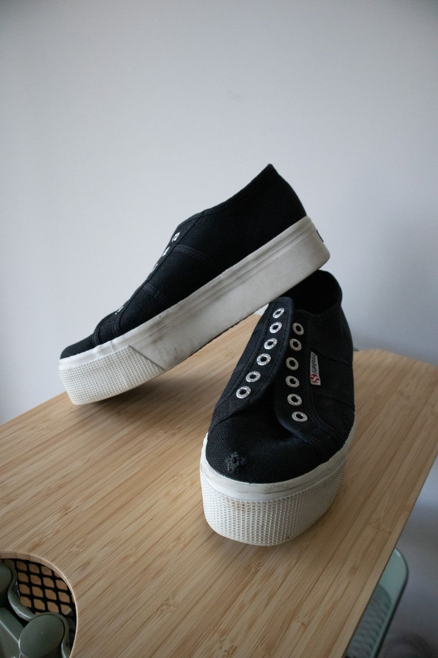 Superga Damenschuhe: Superga schwarz mit Plateau, Grösse 39 – Gebraucht aus Fislisbach von AllyElgorb